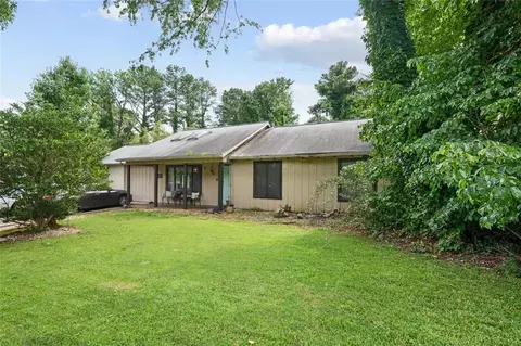 962 Brighton Dr, Lawrenceville, GA 30043