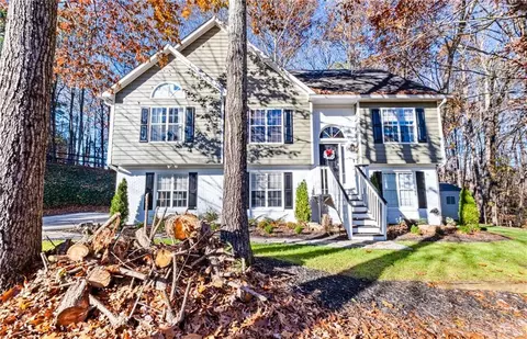 126 Laguna Springs Dr, Woodstock, GA 30188