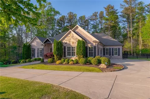 995 Canonero Dr, Milton, GA 30004