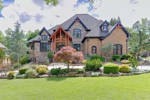 2304 Weeping Oak Dr, Braselton, GA 30517