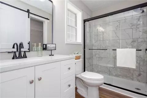 Bath - 214 Chelsea Ct, Woodstock, GA 30189 photo 1 of 2