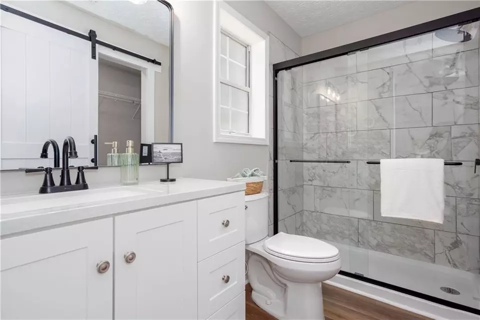 Bath - 214 Chelsea Ct, Woodstock, GA 30189 photo 1 of 2