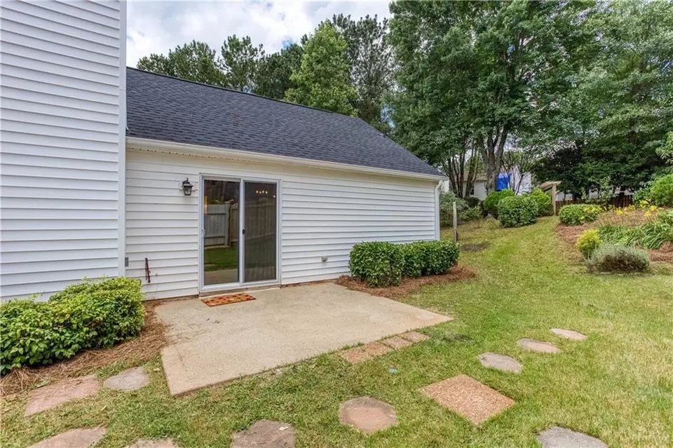 Exterior - 214 Chelsea Ct, Woodstock, GA 30189 photo 5 of 8