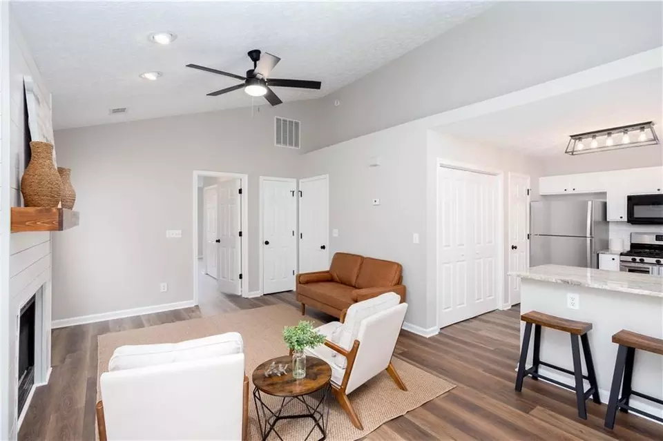 Living - 214 Chelsea Ct, Woodstock, GA 30189 photo 2 of 5