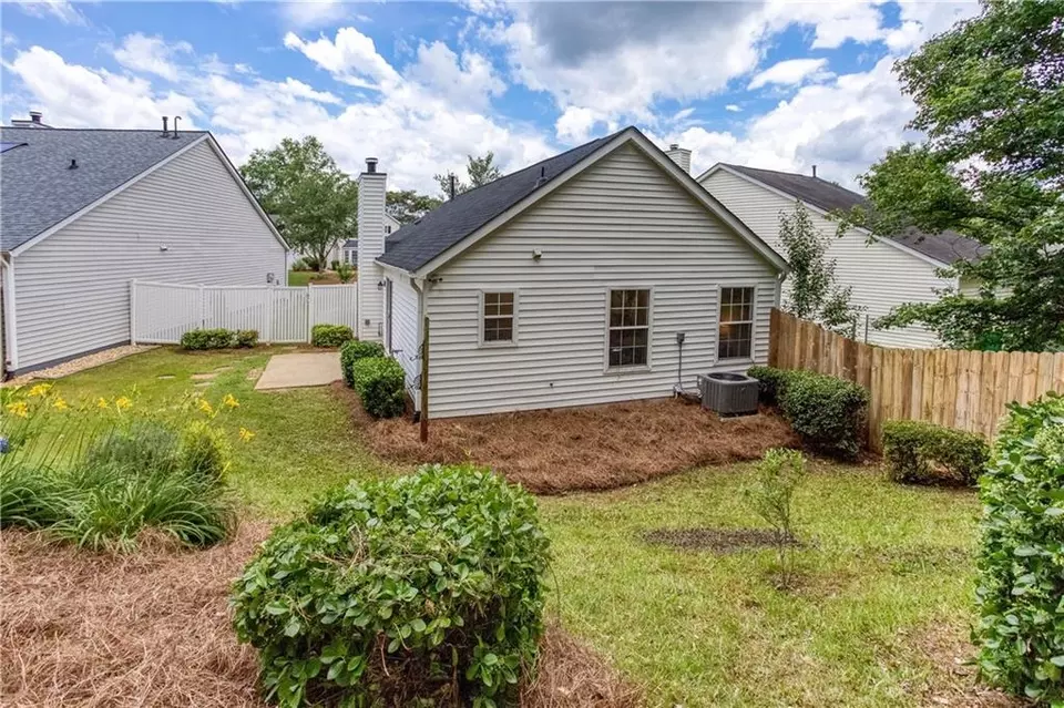 Exterior - 214 Chelsea Ct, Woodstock, GA 30189 photo 7 of 8