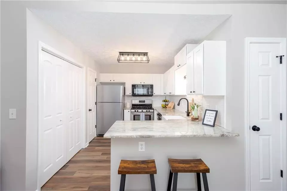 Kitchen - 214 Chelsea Ct, Woodstock, GA 30189 photo 1 of 3