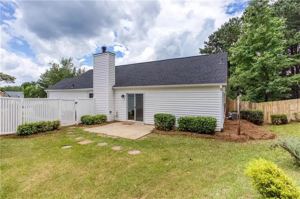 Exterior - 214 Chelsea Ct, Woodstock, GA 30189 photo 6 of 8
