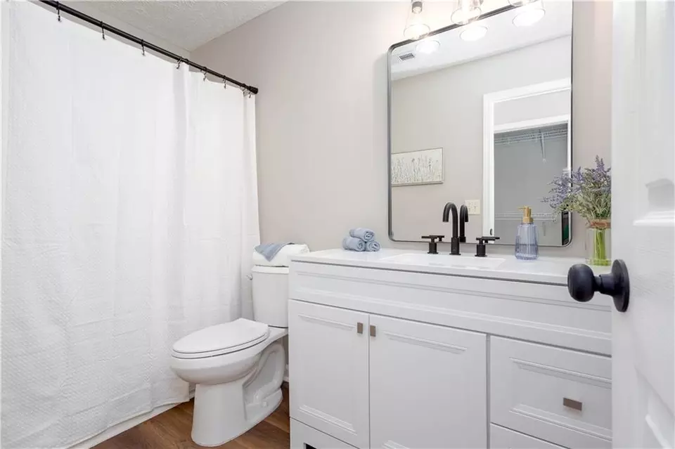 Bath - 214 Chelsea Ct, Woodstock, GA 30189 photo 2 of 2