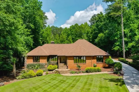 1385 Northcliff Trce, Roswell, GA 30076