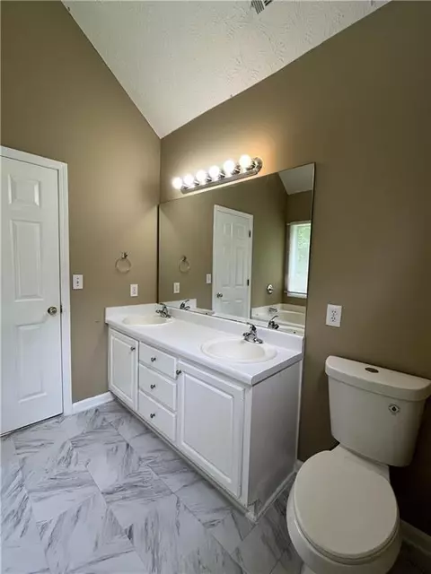Bath - 645 Robin Rd, Covington, GA 30016 photo 2 of 12