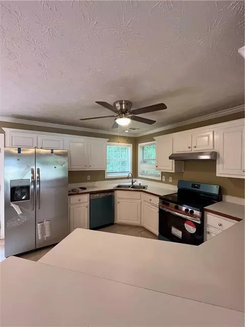 Kitchen - 645 Robin Rd, Covington, GA 30016 photo 3 of 6