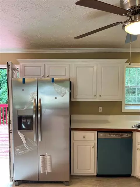 Kitchen - 645 Robin Rd, Covington, GA 30016 photo 5 of 6