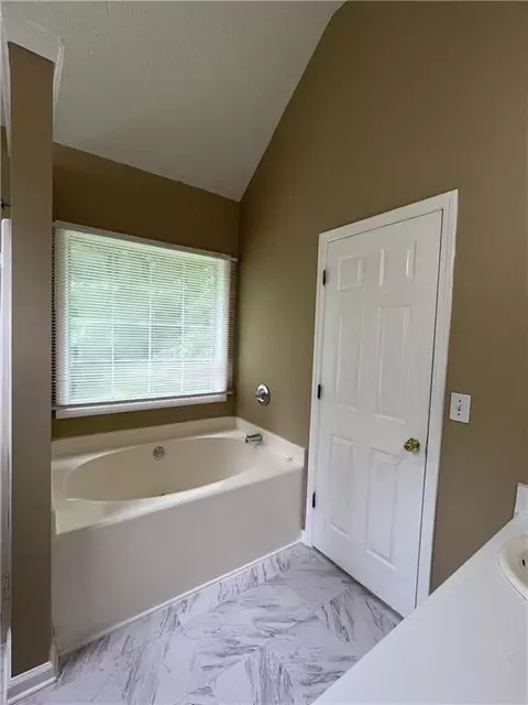 Bath - 645 Robin Rd, Covington, GA 30016 photo 3 of 12