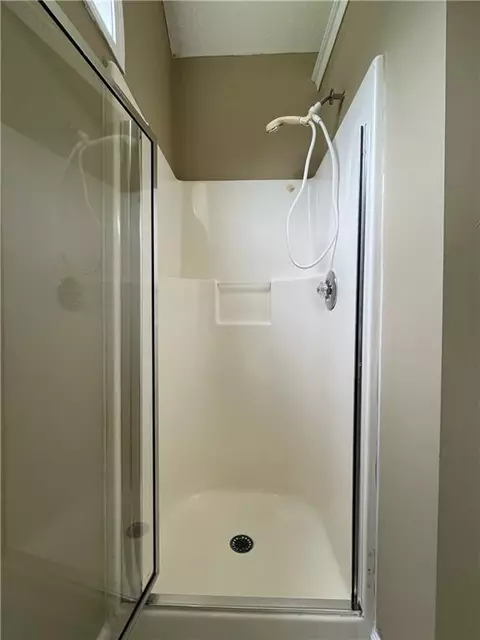 Bath - 645 Robin Rd, Covington, GA 30016 photo 6 of 12