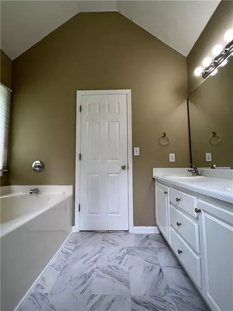Bath - 645 Robin Rd, Covington, GA 30016 photo 5 of 12