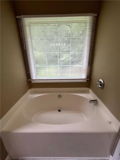 Bath - 645 Robin Rd, Covington, GA 30016 photo 4 of 12