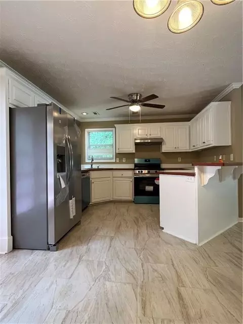 Kitchen - 645 Robin Rd, Covington, GA 30016 photo 2 of 6