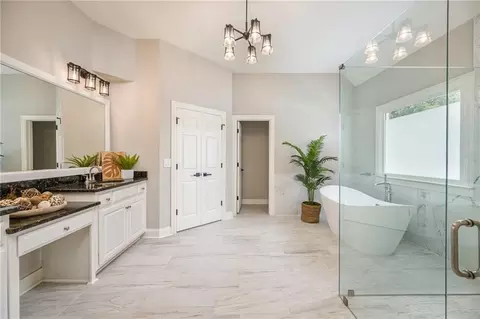Bath - 5635 Upper Creek Ct, Suwanee, GA 30024 photo 5 of 6