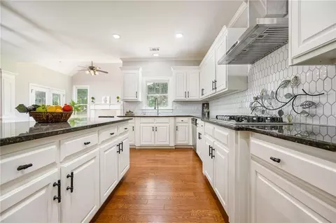 Kitchen - 5635 Upper Creek Ct, Suwanee, GA 30024 photo 3 of 3