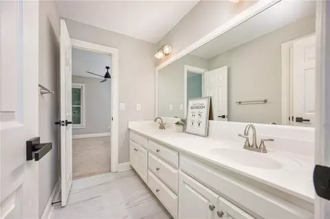 Bath - 5635 Upper Creek Ct, Suwanee, GA 30024 photo 6 of 6