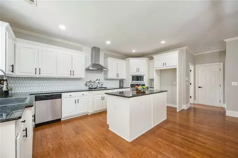 Kitchen - 5635 Upper Creek Ct, Suwanee, GA 30024 photo 1 of 3