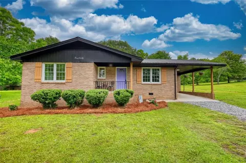 370 Walnut St, Social Circle, GA 30025
