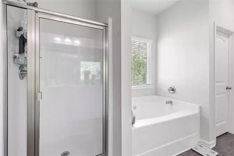 Bath - 140 Canyons Ct, Hampton, GA 30228 photo 2 of 5