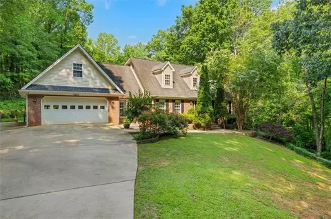 5623 Honeytree Dr, Braselton, GA 30517