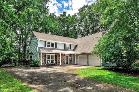 270 Hollyridge Way, Roswell, GA 30076