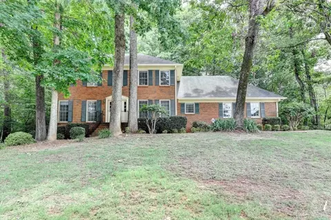 1592 Walkway Ct, Lilburn, GA 30047