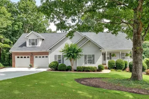 17 Sassafras Trl NE, Cartersville, GA 30121