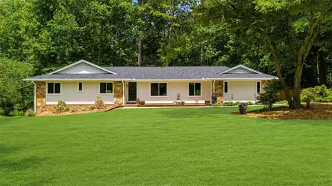 1035 Hunterhill Dr, Roswell, GA 30075