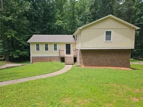 636 Raven Springs Trl, Stone Mountain, GA 30087