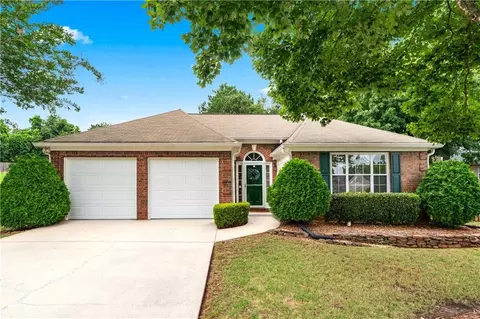 910 Laurel Cove Dr, Snellville, GA 30078
