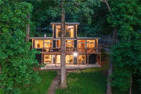 132 Lakeshore Dr, Roswell, GA 30075