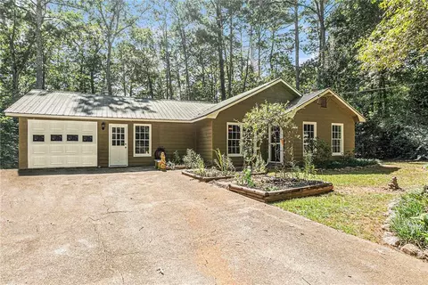 379 Cross Creek Ct, Auburn, GA 30011