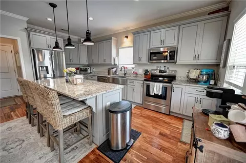 Kitchen - 153 Hurds Pathway, Calhoun, GA 30701 photo 2 of 5