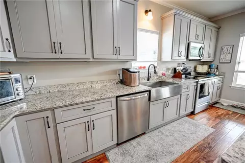 Kitchen - 153 Hurds Pathway, Calhoun, GA 30701 photo 5 of 5