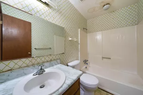 Bath - 101 Beaver Run, Lagrange, GA 30241 photo 1 of 2