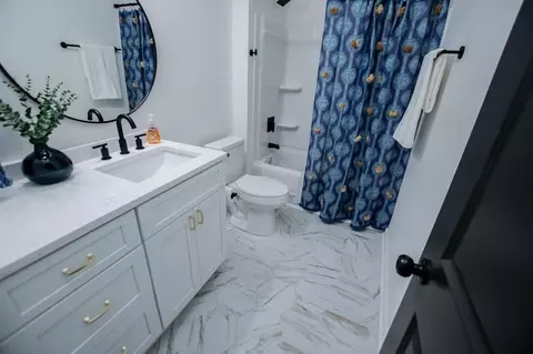 Bath - 90 Ayers Rd, Bowdon, GA 30108 photo 7 of 11