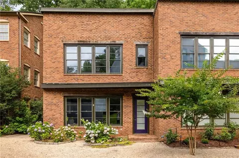 9071 Selborne Ln, Chattahoochee Hills, GA 30268