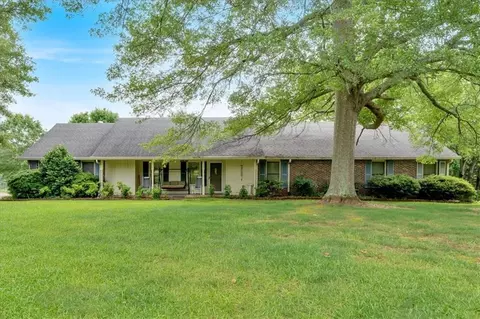 270 Oakwood Dr, Cedartown, GA 30125