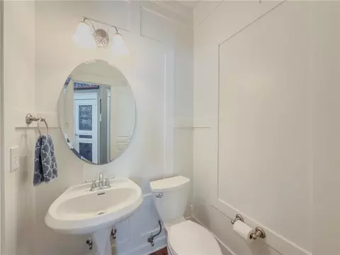 Bath - 557 Pringle Dr, Suwanee, GA 30024 photo 6 of 6