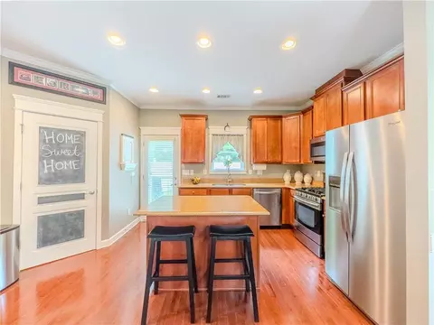 Kitchen - 557 Pringle Dr, Suwanee, GA 30024 photo 3 of 4