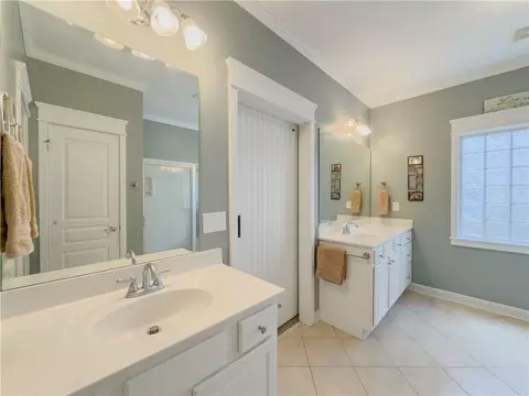 Bath - 557 Pringle Dr, Suwanee, GA 30024 photo 1 of 6
