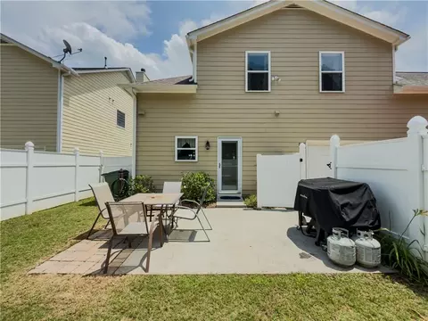 Exterior - 557 Pringle Dr, Suwanee, GA 30024 photo 4 of 5
