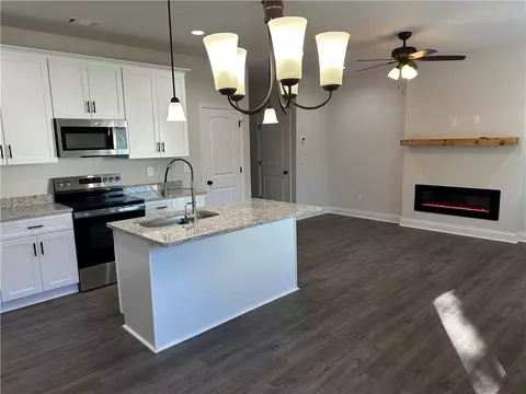 Living - 23 Taylor St, Toccoa, GA 30577 photo 1 of 1