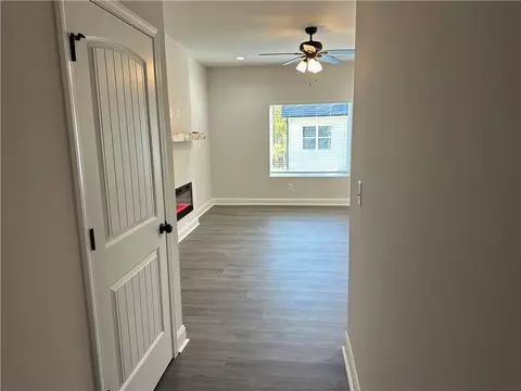 Entry Way - 23 Taylor St, Toccoa, GA 30577 photo 2 of 5