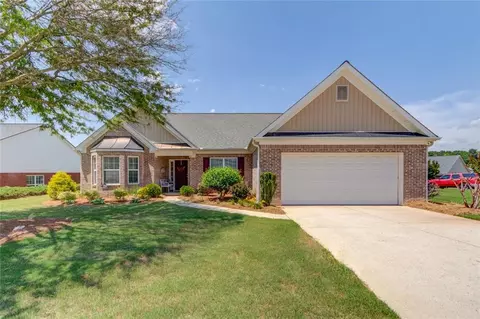 253 Lakeview Bend Cir, Jefferson, GA 30549