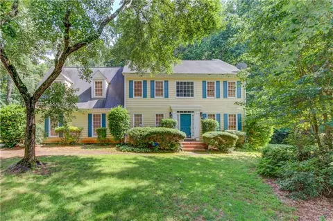 218 Oakmoor Ct, Lawrenceville, GA 30043